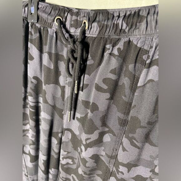 American Original Rewash Brand Black Camo Joggers Men’s Jeans Size Small EPC - Picture 2 of 4